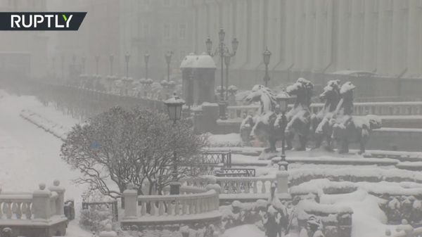 Foto: Salju Putihkan Moskow, Pecahkan Rekor dalam 61 Tahun