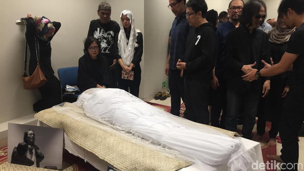 Sahabat dan Rekan Musisi Kunjungi Yockie Suryo Prayogo di RSPI Sahabat dan Rekan Musisi Kunjungi Yockie Suryo Prayogo di RSPI