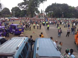 Sopir Angkot Mogok, Pemkab Garut: Kita Larang Transportasi Online