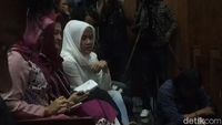 Saat Ny Deisti Ikut Corat-coret Buku Catatan di Sidang Novanto
