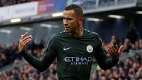 Danilo, bek kiri (Manchester City). Bukan cuma mencetak gol tunggal City dalam skor akhir 1-1 lawan Burnley, Danilo juga membuat empat tekel yang menjadi jumlah terbanyak di antara rekan-rekan satu timnya. (Foto: Andrew Yates/Reuters)
