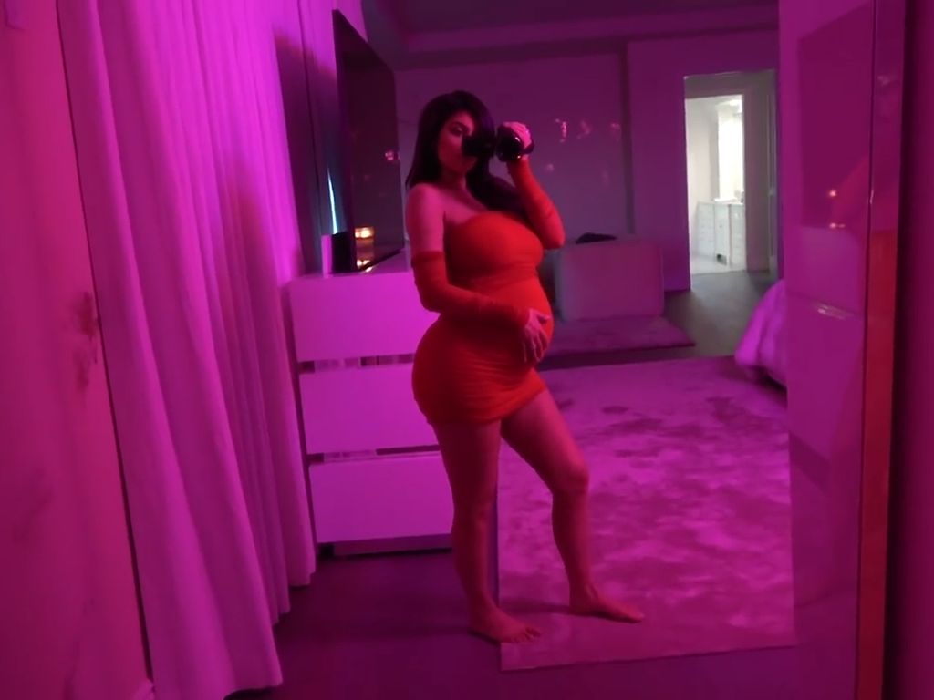 Foto: Melihat Perut Hamil Kylie Jenner yang Selama Ini Disembunyikan Foto: Melihat Perut Hamil Kylie Jenner yang Selama Ini Disembunyikan