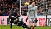 Wayne Hennessey, kiper (Crystal Palace). Pekan ini Ederson (Manchester City) tampil prima, Loris Karius (Liverpool) pun mampu menggagalkan penalti Harry Kane. Tapi Hennessey tetap menonjol dengan tujuh penyelamatan saat berimbang 1-1 dengan Newcastle United. (Foto: David Klein/REUTERS)