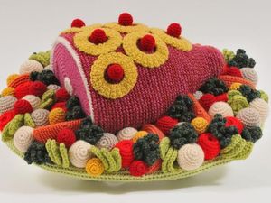 Bikin Ngiler! Ada Rajutan Bentuk Ham, Kue Ulang Tahun dan Lobster