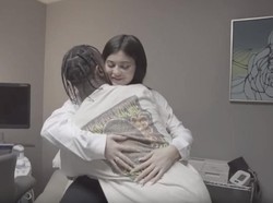 Mengenal Travis Scott, Ayah dari Bayi Kylie Jenner