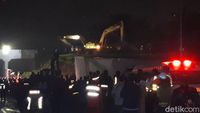 Penampakan Ekskavator Gali Longsor di Perimeter Bandara Soetta