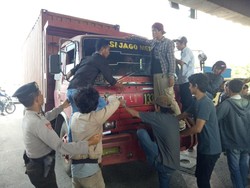 Demo Kasus Penembakan Siswa di Makassar Ricuh