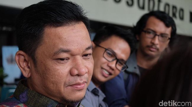 Golkar Tak Sepakat Hubungan Parpol Renggang karena 'Partai Setan' Golkar Tak Sepakat Hubungan Parpol Renggang karena 'Partai Setan'