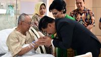 Panglima TNI Besuk Gus Sholah di RSPON