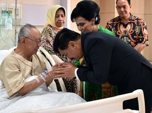 Panglima TNI Besuk Gus Sholah di RSPON