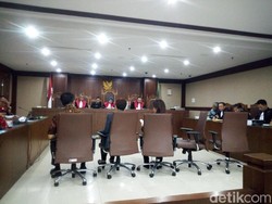 Nur Alam Disebut Buat Polis Asuransi Ditemani Artis Senior