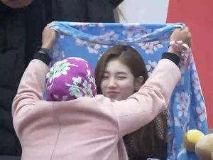 Cerita Seru Penggemar Indonesia yang Pakaikan Suzy Kerudung Cerita Seru Penggemar Indonesia yang Pakaikan Suzy Kerudung