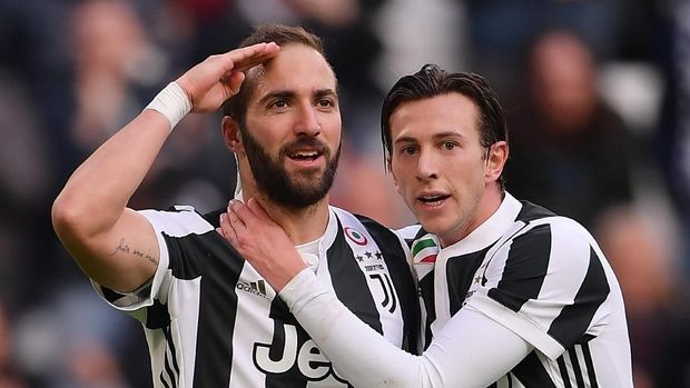 Gonzalo Higuain mencetak hattrick di babak kedua pada laga lawan Sassuolo.