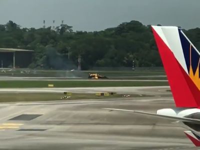 Detik-detik Black Eagles dari Korsel Terbakar di Singapore Airshow