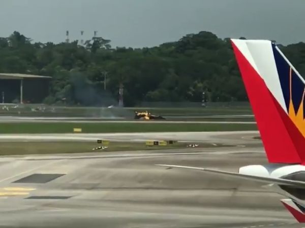 Detik-detik Black Eagles dari Korsel Terbakar di Singapore Airshow