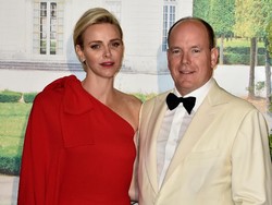 Sembuh dari Corona, Pangeran Albert Rayakan Paskah Bersama Istri