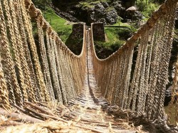 Kisah Jembatan Rumput Suku Inca yang Tak Kalah Kuat dari Baja