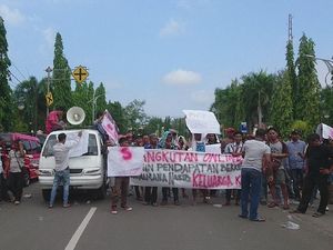 Tolak Angkutan Online, Angkot di Cilegon Mogok Operasi Tolak Angkutan Online, Angkot di Cilegon Mogok Operasi