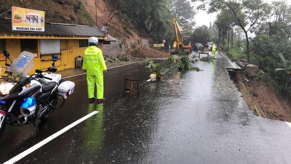 Foto Terkini Pencarian Lanjutan Korban Longsor di Puncak