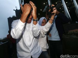 Aksi Tutup Wajah Agus Wahjudo Usai Diperiksa KPK