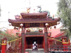 Melihat Kesibukan Kelenteng Tertua di Salatiga Bersiap Sambut Imlek