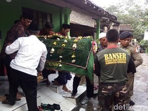 Jenazah Ketua Panwaskab Banyumas Dimakamkan di Ungaran
