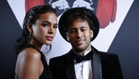 Ultah Neymar makin spesial karena kehadiran sang kekasih Bruna Marquezine. Aktris dan model asal Brasil itu memang belum lama CLBK lagi dengan Neymar (Benjamin Cremel/Red Bull Content Pool)