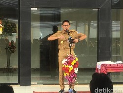 Resmikan Rumah Potong Unggas di Jakut, Sandi Beri Salam Kwek-kwek