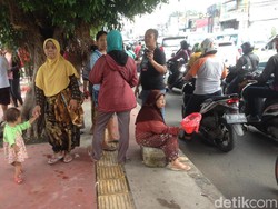 Pengungsi Banjir di Trotoar Cililitan akan Dipindah ke Rumah Warga