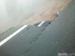 Jalur Menuju Puncak Masih Ditutup, Ada Retakan di Aspal