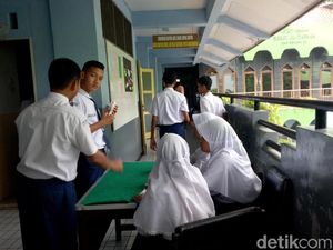 Gedung Dipakai untuk Pengungsian, Siswa SMP 26 Jakarta Tetap Masuk