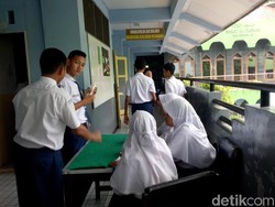 Gedung Dipakai untuk Pengungsian, Siswa SMP 26 Jakarta Tetap Masuk