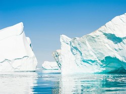 Detik-detik Gletser di Greenland Terbelah