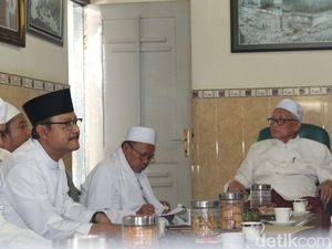 Mantapkan Pemenangan, Gus Ipul-Puti Bertemu Kiai Sepuh Jatim Mantapkan Pemenangan, Gus Ipul-Puti Bertemu Kiai Sepuh Jatim