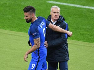 Giroud Didesak Deschamps Tinggalkan Arsenal