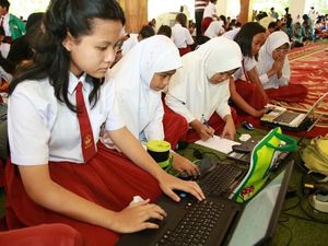 Ribuan Siswa SD/MI Banyuwangi Ikut Festival Sains IT