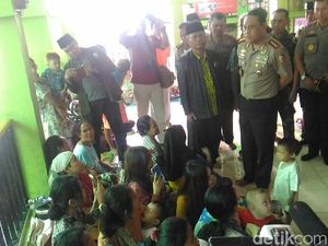 Wakapolri Tinjau Korban Banjir Pejaten Timur Jaksel