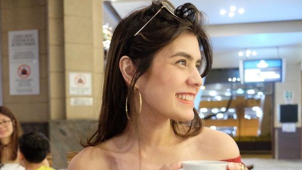Cantik dan Hobi Kulineran, Ini 10 Potret Carissa Puteri Bersama Makanan