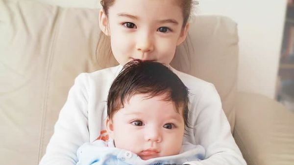 Potret Kakak Adik Blasteran Korea-Kanada yang Cantik dan Ganteng