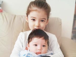 Potret Kakak Adik Blasteran Korea-Kanada yang Cantik dan Ganteng