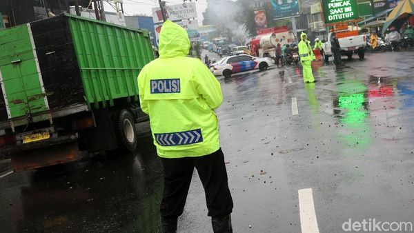 Pagi Ini Jalur Menuju Puncak Masih Ditutup