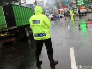 Pagi Ini Jalur Menuju Puncak Masih Ditutup Pagi Ini Jalur Menuju Puncak Masih Ditutup