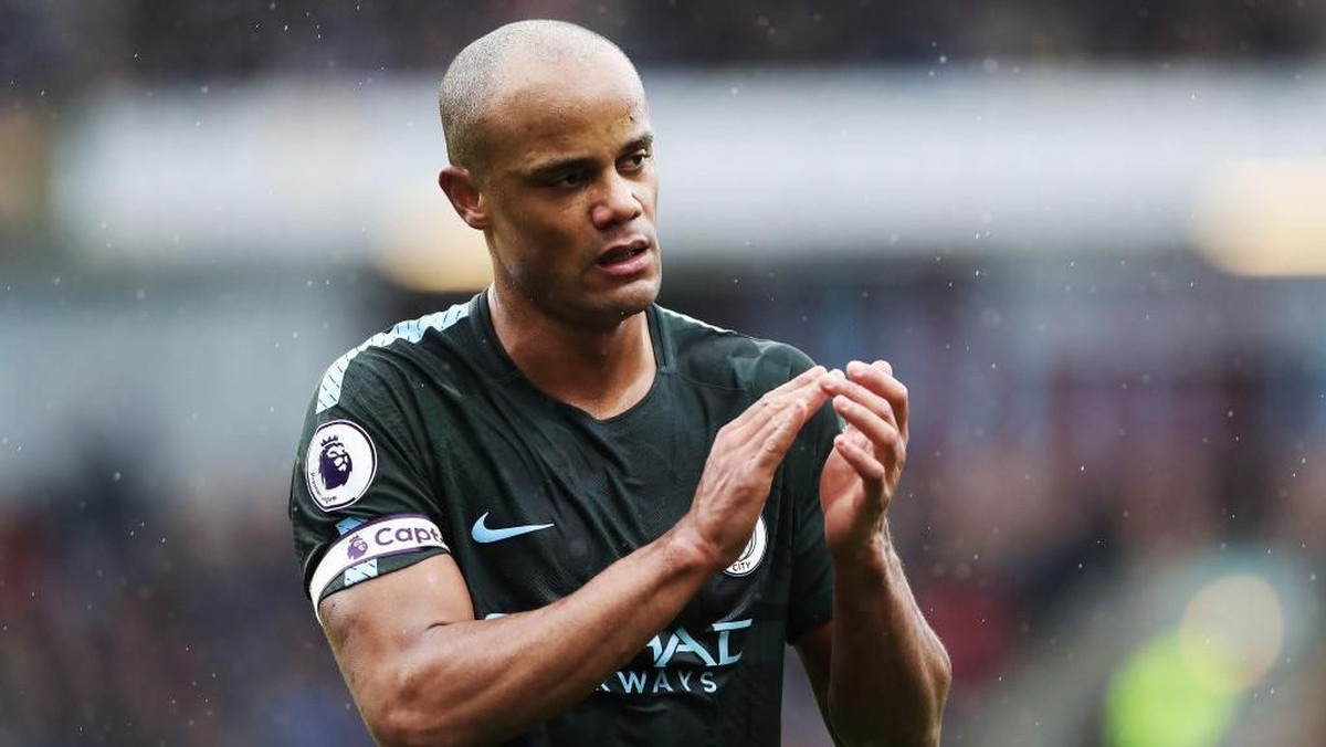 Vincent Kompany masih ada dalam rencana Pep Guardiola (Foto: Ian MacNicol/Getty Images)