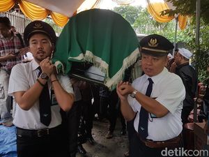 Keluarga Putri Korban Longsor ke Kontraktor: Ngebangun yang Benar Keluarga Putri Korban Longsor ke Kontraktor: Ngebangun yang Benar