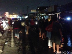 Evakuasi Korban Banjir, Jl Kalibata Raya ke Pasar Minggu Ditutup