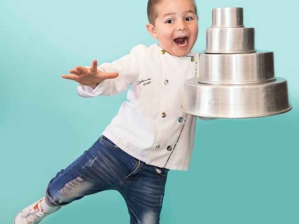 Ini Dia Samuel, Bocah Berusia 6 Tahun yang Pandai Menghias Kue Ini Dia Samuel, Bocah Berusia 6 Tahun yang Pandai Menghias Kue