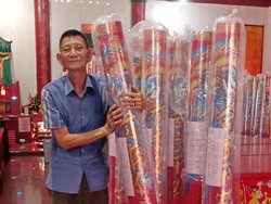 100 Lilin Jumbo Seharga Rp 3 Juta/Batang Hiasi Kelenteng di Tarakan