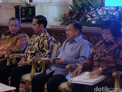 Jokowi Kumpulkan Menteri untuk Bahas Pengendalian Kebakaran Hutan