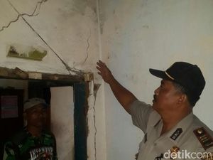 Tanah Labil di Jember Picu Dinding 10 Rumah Retak-retak