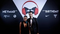 Javier Pastore dan pacarnya juga hadir di acara ultah Neymar tersebut (Benjamin Cremel/Red Bull Content Pool)